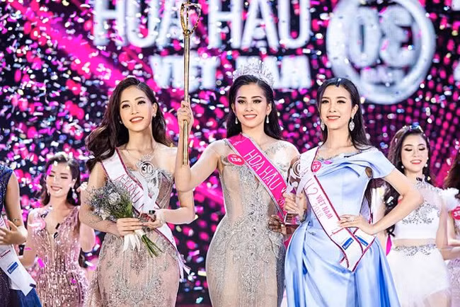 Cô gái 18 tuổi Trần Tiểu Vy sẽ phải đối diện với những áp lực không nhỏ từ chiếc vương miện Hoa hậu.