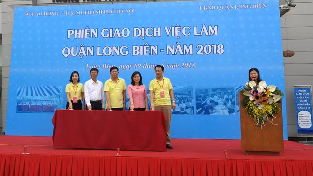 Khai trương Phiên giao dịch việc làm quận Long Biên.