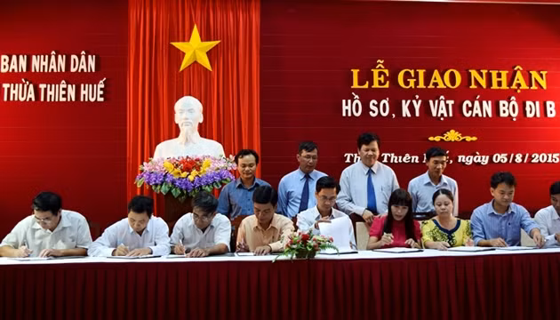 Tại lễ ký, giao nhận hồ sơ, kỷ vật của cán bộ đi B cho lãnh đạo các huyện, thị xã và thành phố.