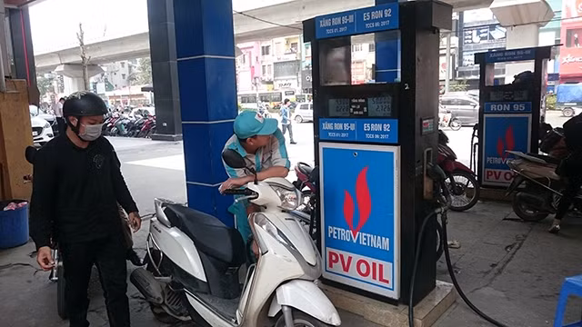 Từ ngày 1-7 tới, các cửa hàng kinh doanh xăng dầu phải gắn thiết bị in chứng từ cho khách hàng theo quy định.