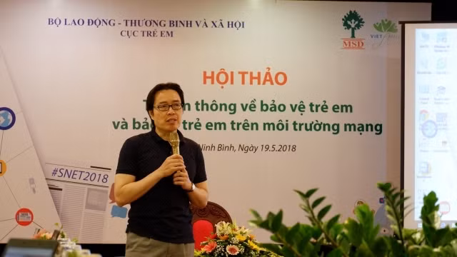 Ông Đặng Hoa Nam, Cục trưởng Trẻ em cảnh báo nguy hiểm đối với trẻ em trong môi trường mạng.
