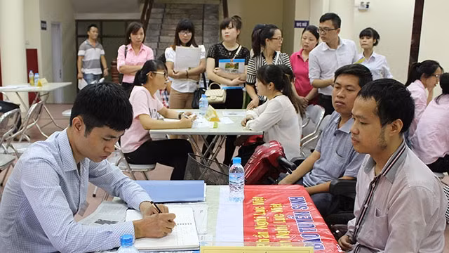 Tư vấn và giới thiệu việc làm cho người khuyết tật. Ảnh: NAM ANH