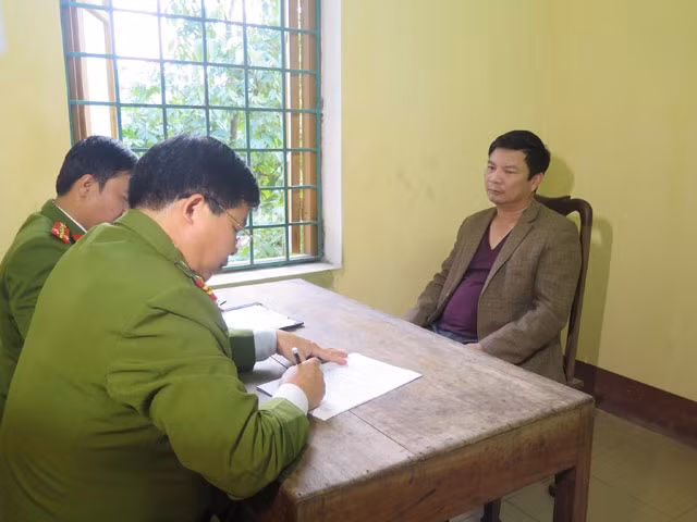 Viết bài nhằm cưỡng đoạt tiền của nhà xe