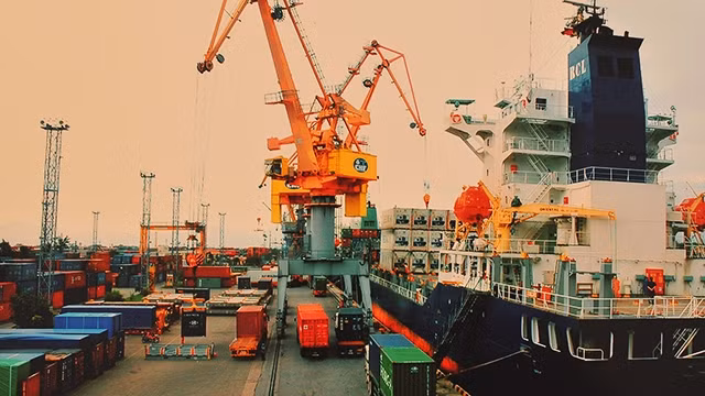Tháng 1, tổng trị giá XNK hàng hóa giảm 3,1%