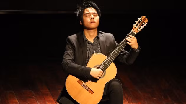 Nghệ sĩ guitar tài năng Việt trình diễn tại Hà Nội