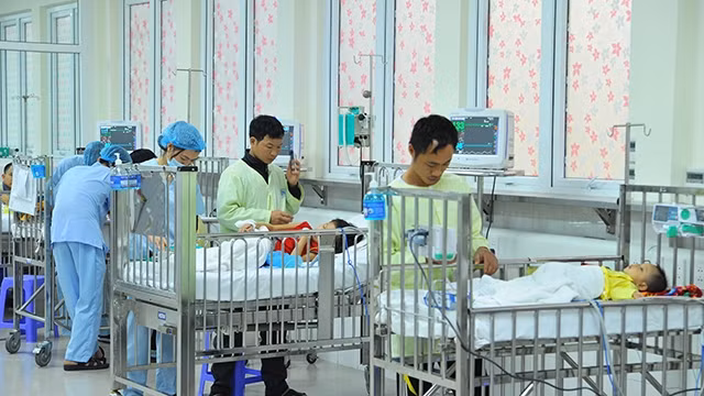 Chi phí tiền giường bệnh điều trị nội trú đang chiếm tỷ lệ lớn trong tổng chi phí KCB . Ảnh: HẢI ANH
