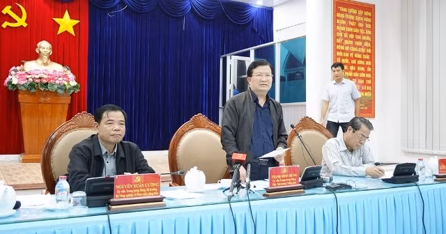 Phó Thủ tướng Trịnh Đình Dũng làm việc tại tỉnh Cà Mau 