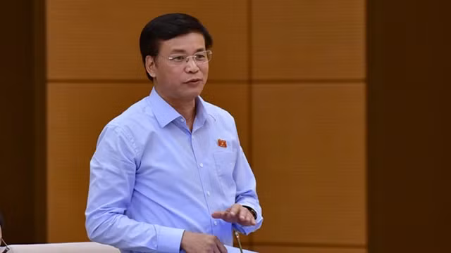 Tổng thư ký Quốc hội Nguyễn Hạnh Phúc trình bày việc chuẩn bị kỳ họp thứ 6 diễn ra vào tháng 10 tới. Ảnh: QUANG KHÁNH