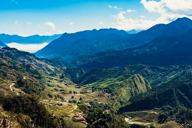 Fansipan mùa lúa “bỏ bùa” du khách