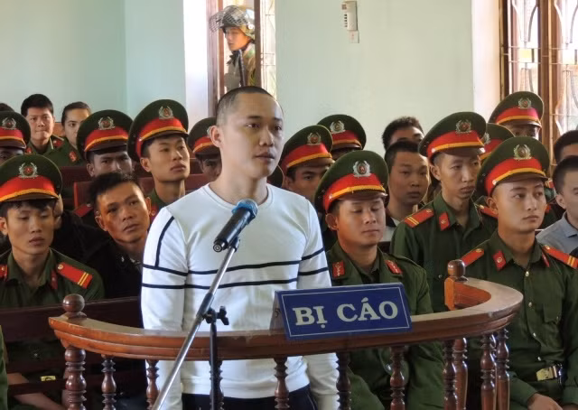 Bị cáo Trần Trung Hùng tại phiên xét xử sơ thẩm, ngày 19-12.