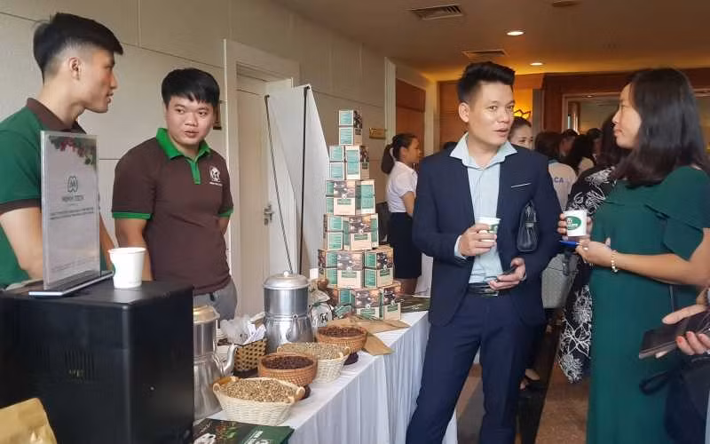 Gian hàng giới thiệu sản phẩm cà-phê của Việt Nam tại Diễn đàn.