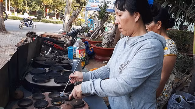 Bánh căn là đặc sản của thành phố Phan Rang.