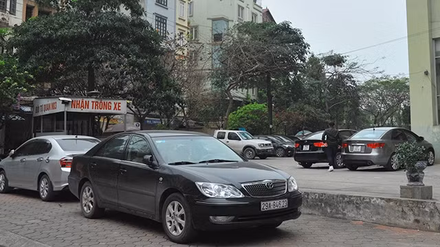 Cán bộ cơ sở ở đâu?