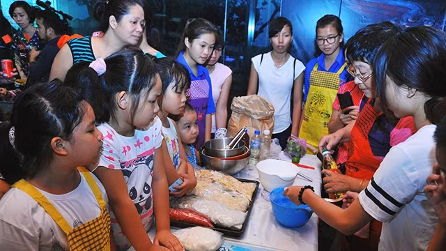 “Khi bé vào bếp”