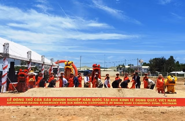 Động thổ dự án khu sản xuất của sáu doanh nghiệp Hàn Quốc vào Khu kinh tế Dung Quất.