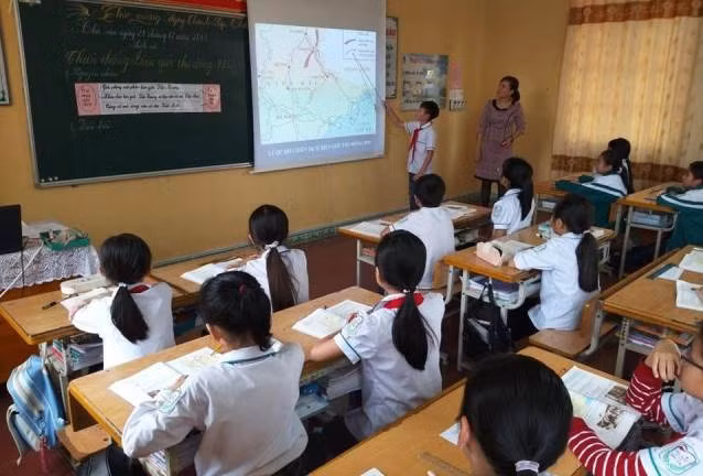(Ảnh minh họa: Giờ học tại Trường tiểu học thị trấn Tiên Lãng)