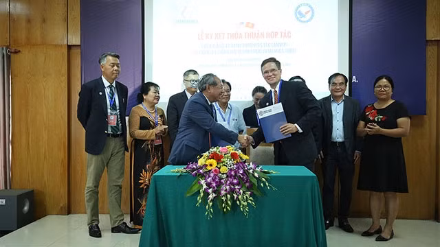 Đại diện các doanh nghiệp Việt Nam và Mỹ ký kết thỏa thuận hợp tác.