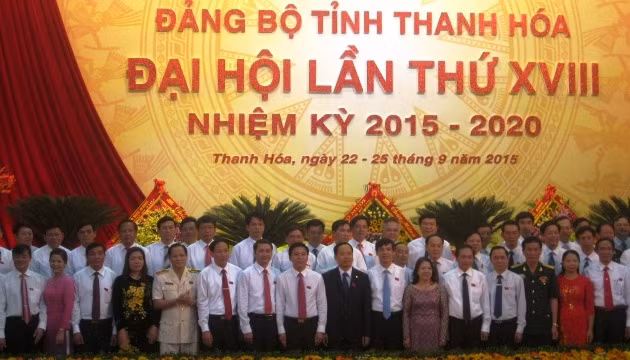Các đồng chí tham gia BCH Đảng bộ tỉnh Thanh Hóa khóa 18.