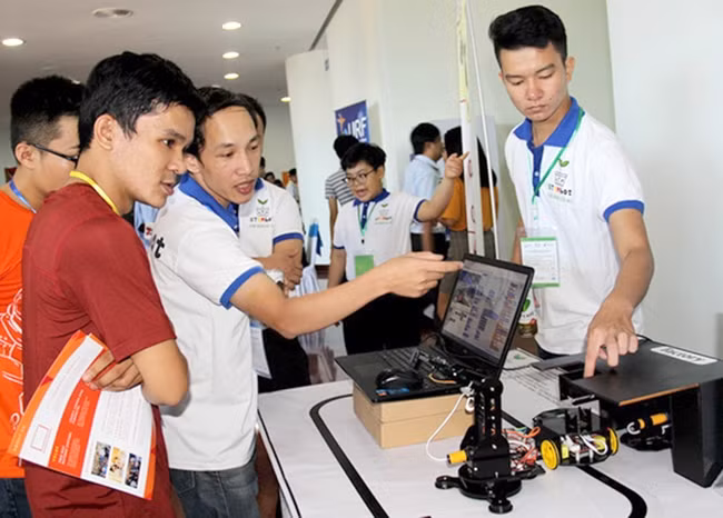 Một số sản phẩm khởi nghiệp sáng tạo do doanh nghiệp mới thành lập tại Đà Nẵng chế tạo. Ảnh: TRƯỜNG TRUNG