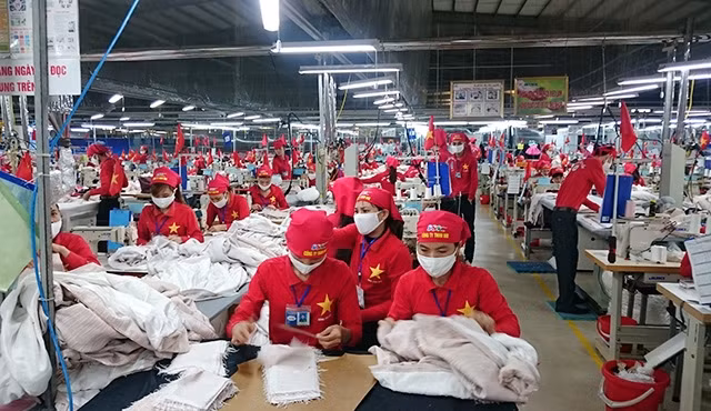 Sản xuất hàng dệt may xuất khẩu tại Công ty May 888 (thuộc Tổng công ty May 10).