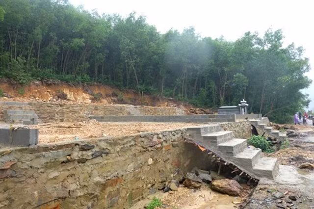 Nghĩa trang Hòa Sơn, huyện Hòa Vang bị buông lỏng quản lý. Ảnh: QUỲNH ĐAN