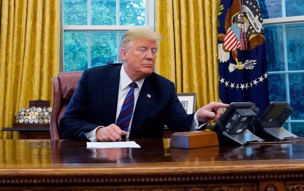 Tổng thống Mỹ Trump điện đàm với người đồng cấp Mexico Nieto, ngày 27-8. (Ảnh: Reuters)
