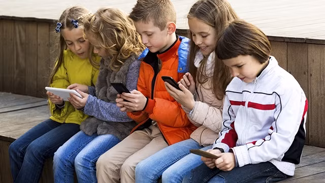 YouTube đang nắm giữ thông tin cá nhân của hàng chục triệu người dùng là trẻ em. Ảnh: THE IRISH TIMES