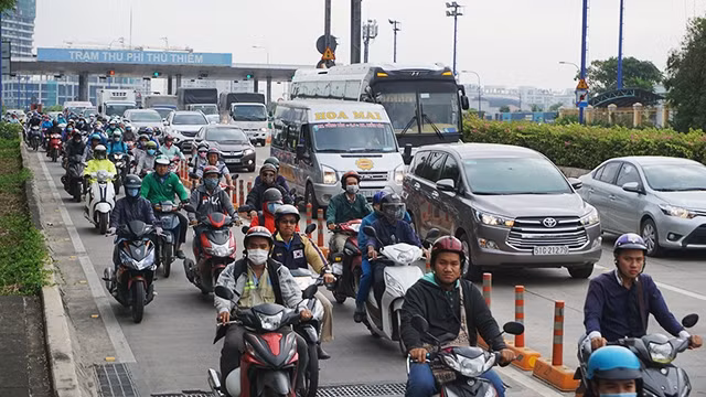 TP Hồ Chí Minh đang loay hoay với giải pháp chống kẹt xe tại hầm chui qua sông Sài Gòn.