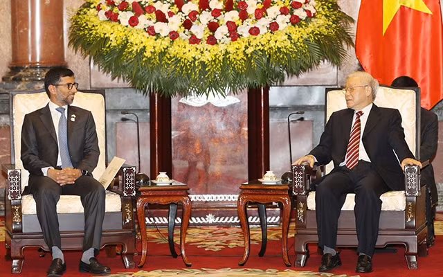 Tổng Bí thư, Chủ tịch nước Nguyễn Phú Trọng tiếp Bộ trưởng Năng lượng và Công nghiệp Các Tiểu vương quốc A-rập Thống nhất (UAE) X. An Ma-ru-i. Ảnh: TRÍ DŨNG (TTXVN)