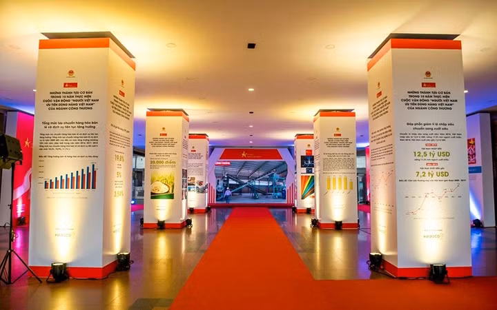 Agribank tham gia Triển lãm thành tựu 10 năm Cuộc vận động “Người Việt Nam ưu tiên dùng hàng Việt Nam”.