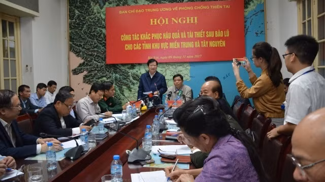 Hội nghị khắc phục hậu quả bão số 12 ngày 9-11.