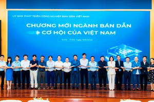 Thành viên Ủy ban Phát triển công nghiệp bán dẫn.