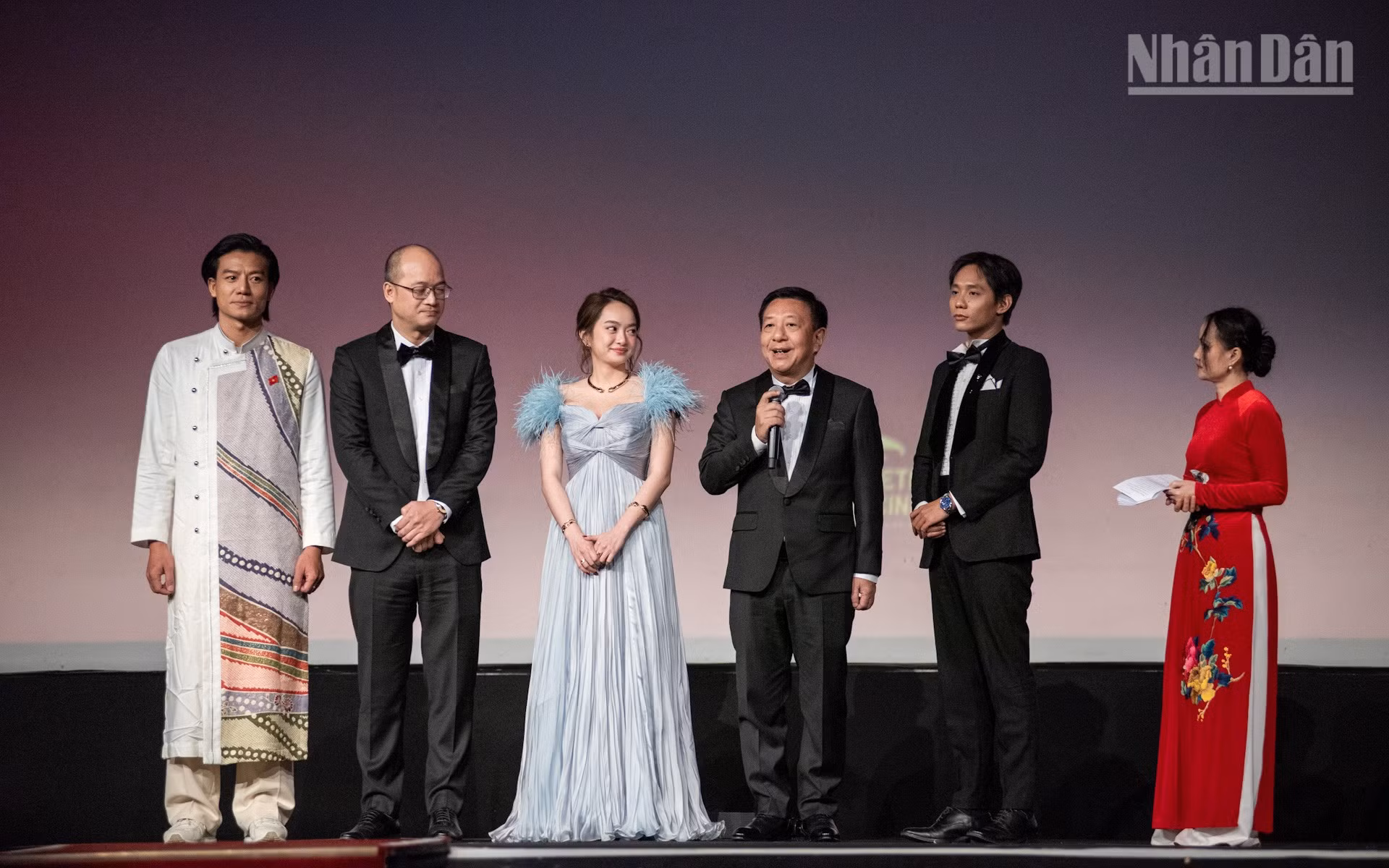 khai-mac-tuan-dien-anh-vn-duy-14.jpg