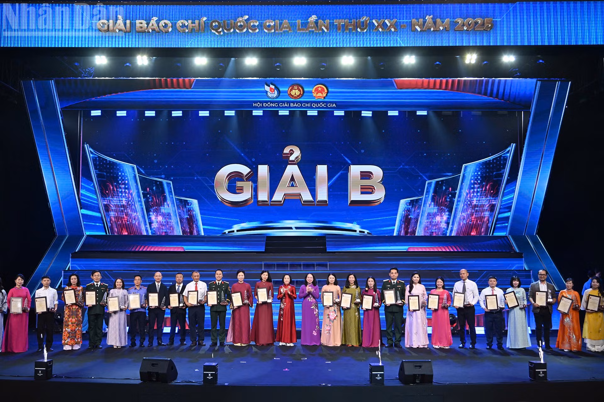 ndo_tl_trai-giai-21-6-38.jpg