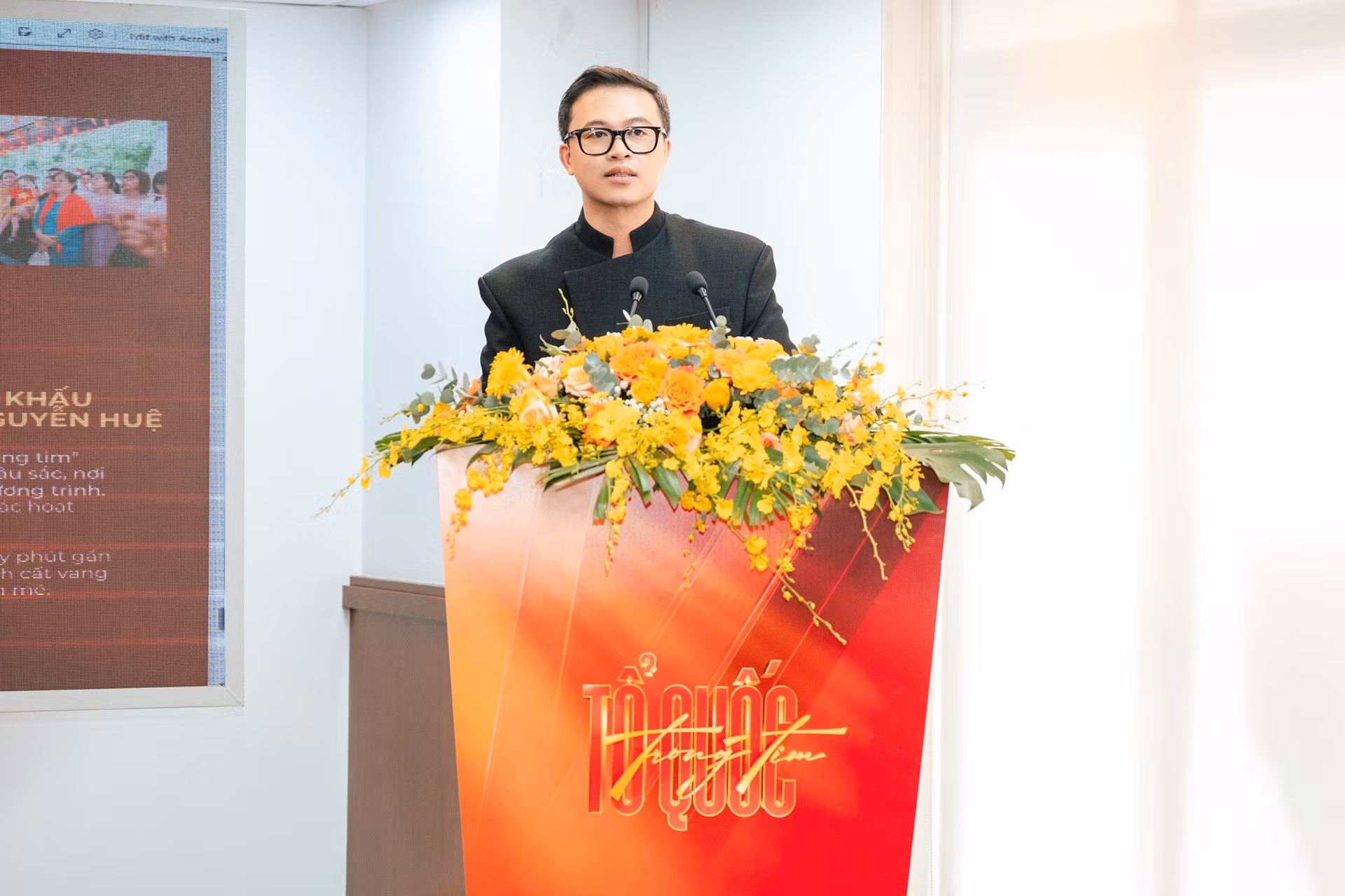ubnd-tphcm-to-quoc-trong-tim-8.jpg