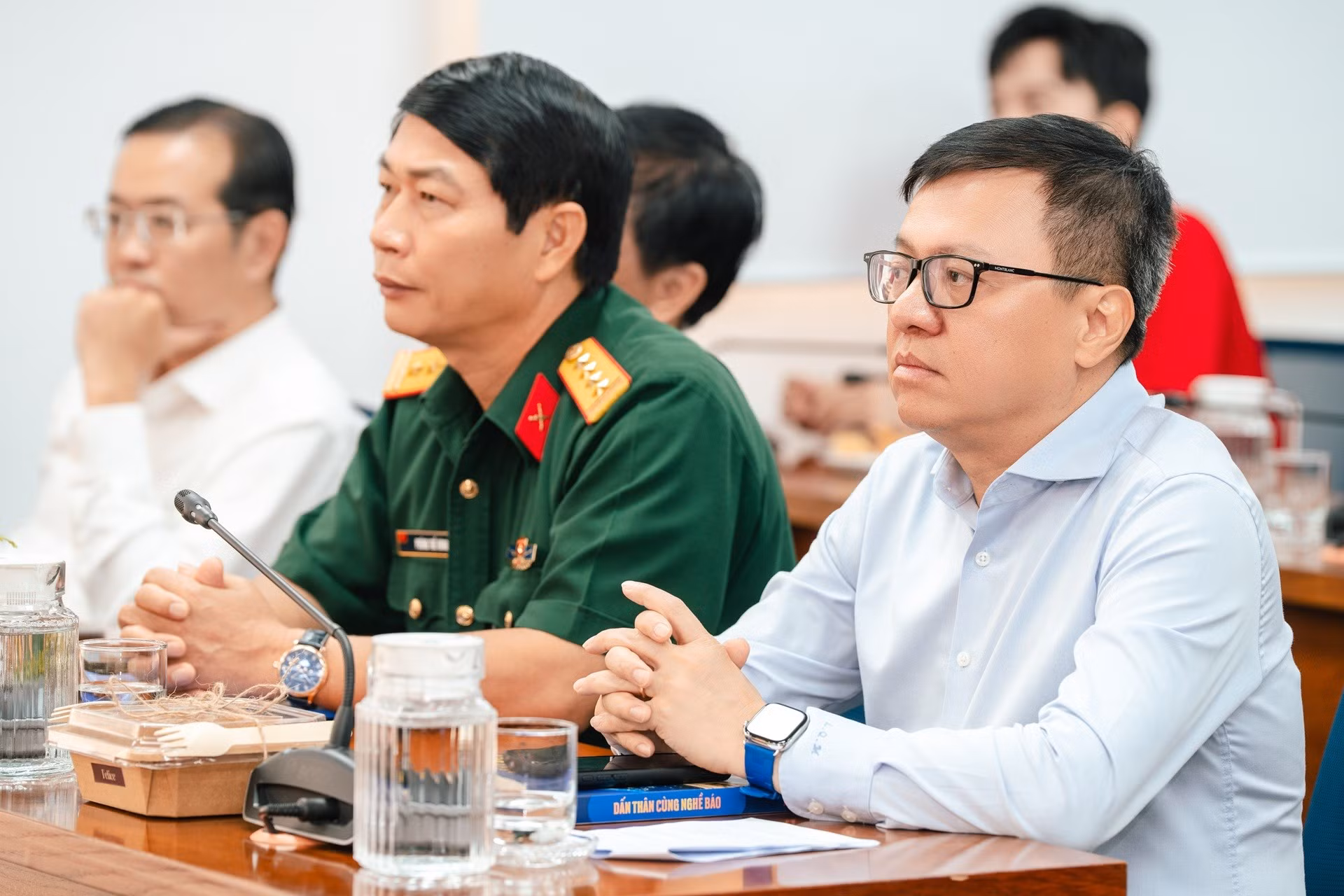 ubnd-tphcm-to-quoc-trong-tim-6.jpg