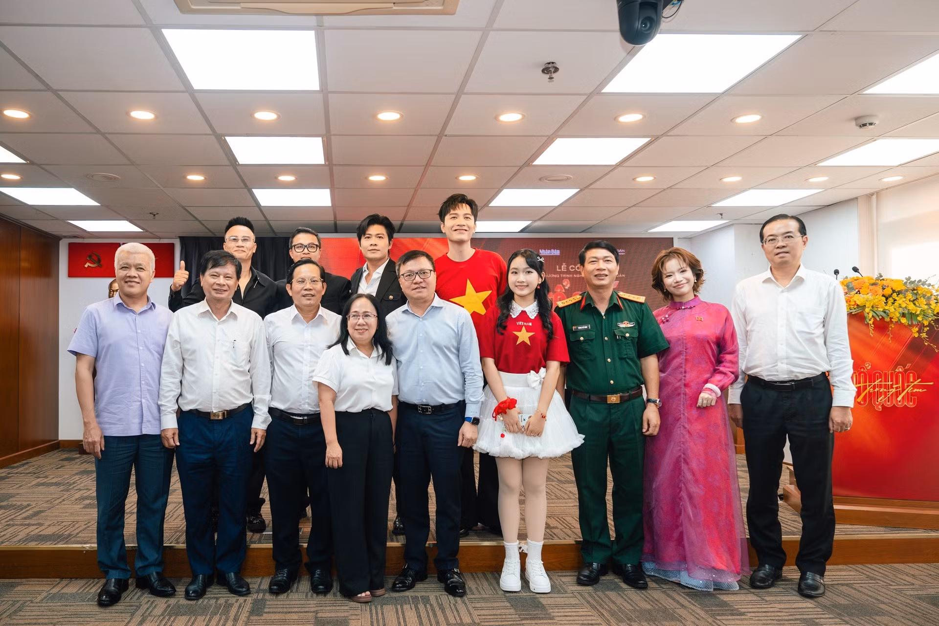 ubnd-tphcm-to-quoc-trong-tim-14.jpg