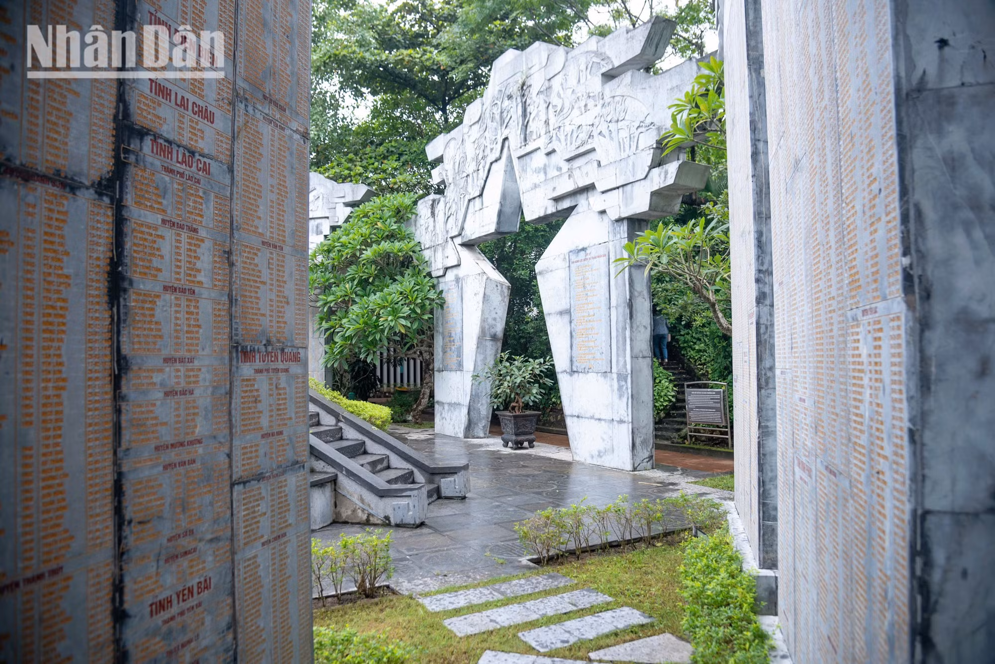 bao-tang-duong-ho-chi-minh-minh-duy-35.jpg