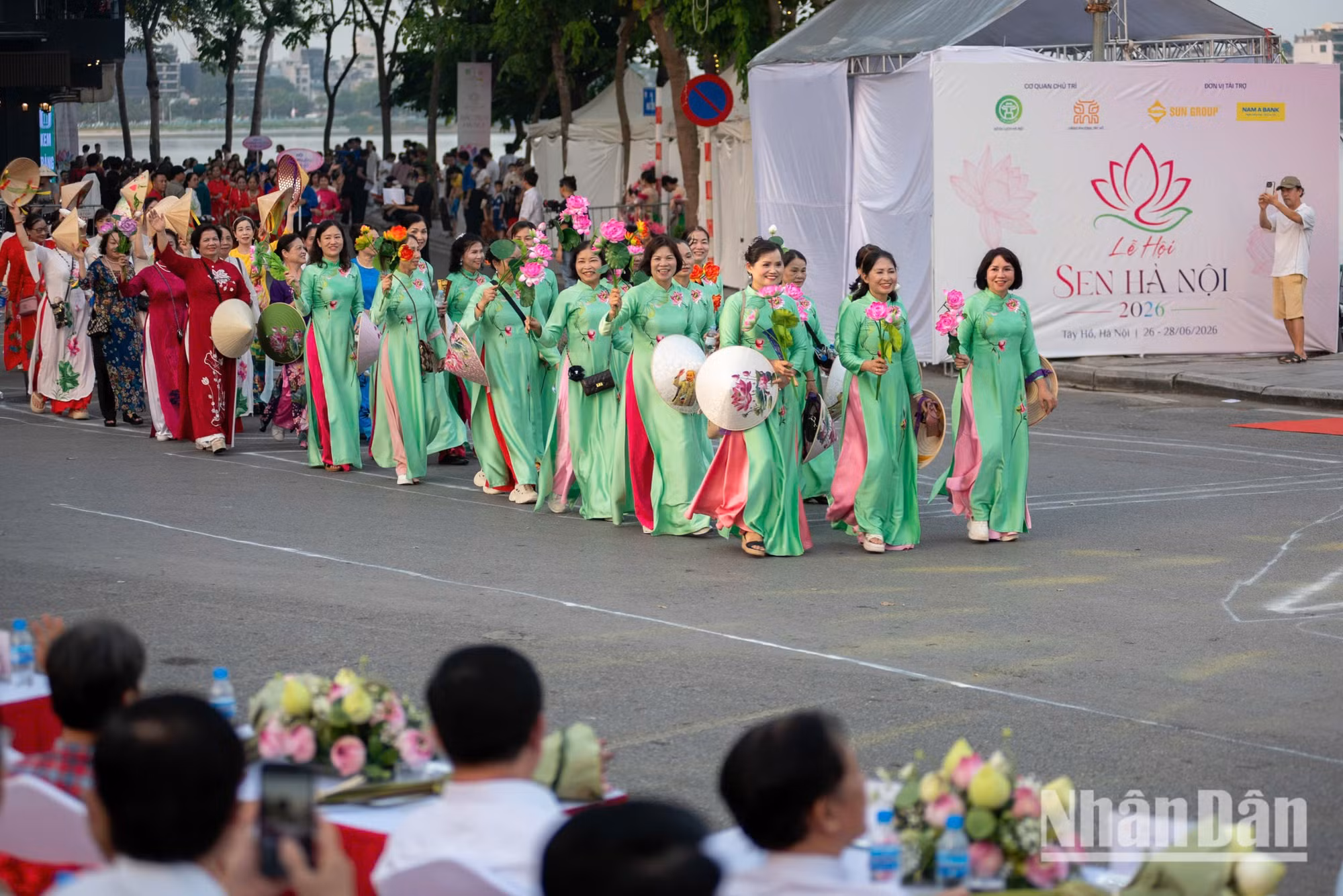 ao-dai-sen-minh-duy-3.jpg