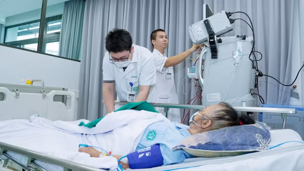 Hình ảnh người bệnh điều trị tại Khoa Thần kinh. (Ảnh: BVCC)