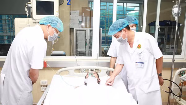 Bệnh nhân nằm điều trị tại Bệnh viện Quân y 354. (Ảnh: Bệnh viện Quân y 354)