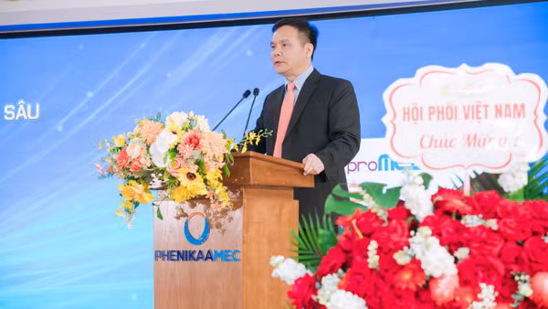 Phó Giáo sư, Tiến sĩ, bác sĩ Nguyễn Thanh Hồi, Tổng Giám đốc Bệnh viện Đại học Phenikaa phát biểu khai mạc hội thảo.