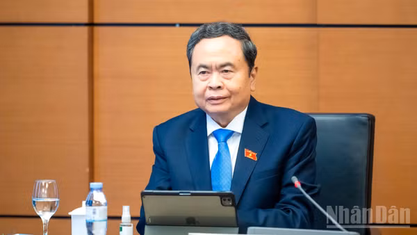 Chủ tịch Quốc hội Trần Thanh Mẫn phát biểu tại thảo luận tổ sáng 18/10. (Ảnh: DUY LINH)
