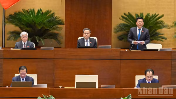 Sáng 29/10, Quốc hội thảo luận ở hội trường về dự án Luật Đất đai (sửa đổi). (Ảnh: THỦY NGUYÊN)