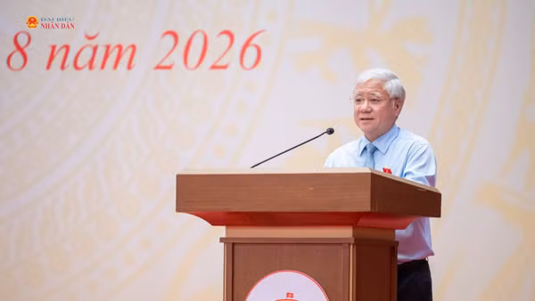 Phó Chủ tịch Thường trực Quốc hội Đỗ Văn Chiến phát biểu.
