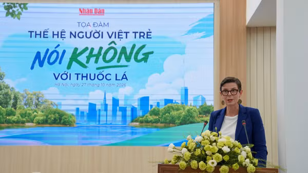 Tiến sĩ Angela Pratt, Trưởng Đại diện Tổ chức Y tế Thế giới tại Việt Nam phát biểu tại tọa đàm "Thế hệ người Việt trẻ khói không với thuốc lá". (Ảnh: WHO)