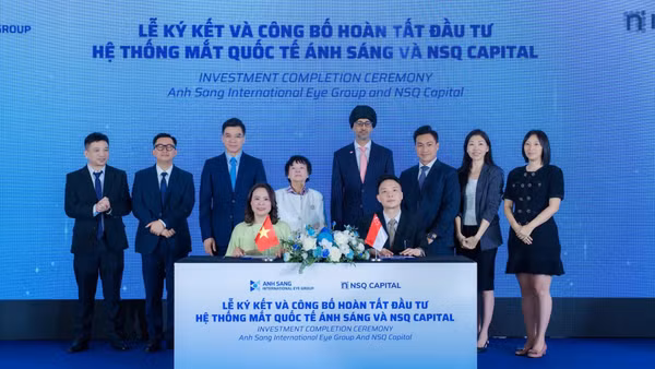 Hệ thống Mắt Quốc tế Ánh Sáng và Quỹ Đầu tư NSQ Capital (Singapore) ký kết hợp tác và công bố hoàn tất đầu tư. (Ảnh: BTC cung cấp)