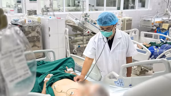 Bệnh nhi nằm điều trị cúm A. (Ảnh: BVCC)
