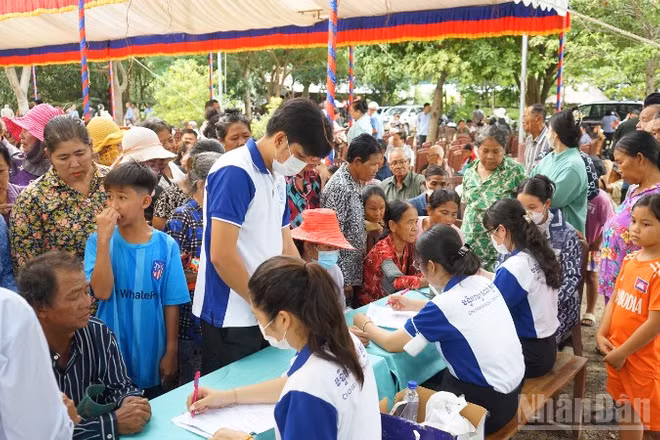 Chương trình thu hút sự tham gia của đông đảo người dân trên địa bàn tỉnh Takeo. (Ảnh: HUY VŨ)