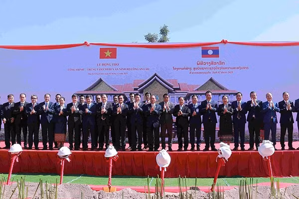 Các đại biểu tại buổi lễ. (Ảnh: DUY TOÀN)